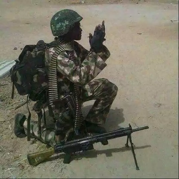 Nigerian Soldier Spots Praying In Borno Street [See Photo]